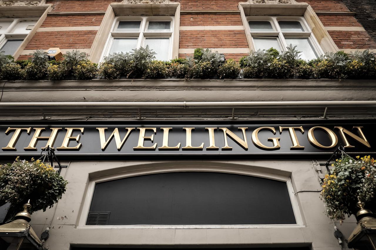 The Wellington Hotel Лондон Екстериор снимка